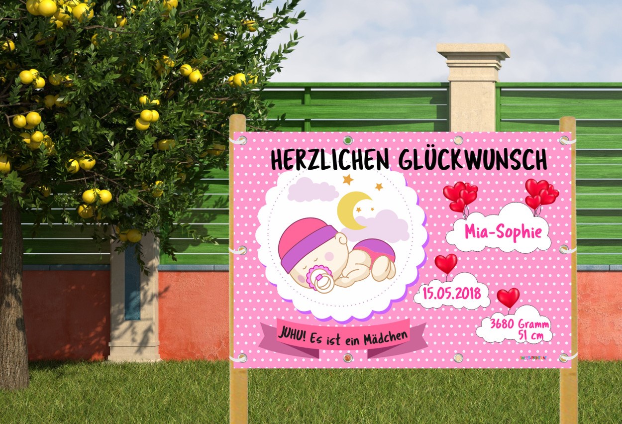 Banner zur Geburt montiert auf 2 Holzstaffeln